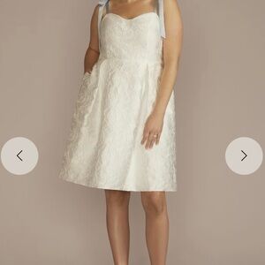 Elegant White Sleeveless Dress